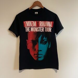 Eminem Tee Rhianna T-Shirt Small Monster Tour Black  Rap HipHop Music Dr Dre